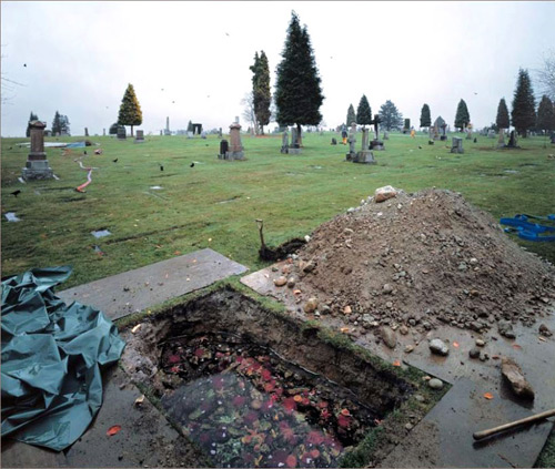 Затопленная могила. 1998-2000 - Jeff Wall 