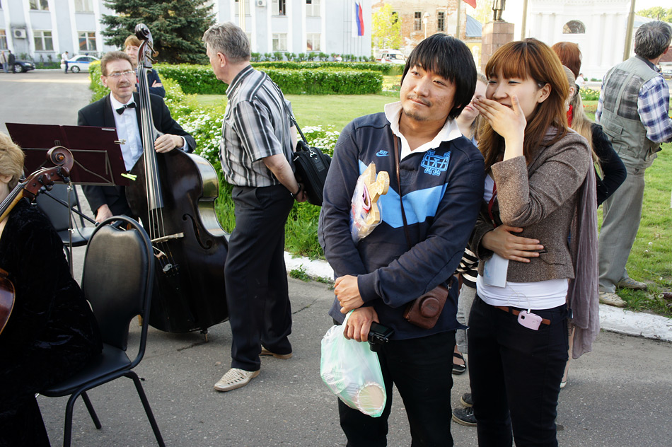Победитель фестиваля «Зеркало», южнокорейский режиссер Пак Чан Бум на площади Юрьевца - Мария Кувшинова
