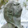 Сегодня, 31 мая, в полдень будет открыт памятник поэту Иосифу Бродскому на Новинском бульваре в рамках окончания фестиваля «Черешневый лес 2011».