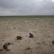 Эд Оу (Канада). Бегство из Сомали, март 2010 года: Четыре сомалийца, перебирающиеся в Йемен, спят посреди пустыни после ночи, проведенной в пути под проливным дождем по покрытым грязью дорогам, 15 марта 2010 года 1-е место — «Проблемы современности» (серии)