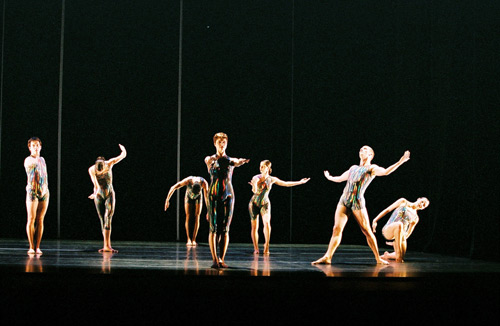 Сцена из балета Biped. Мерс Каннингем Данс Компани - Tony Dougherty