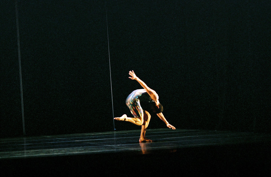 Сцена из балета Biped. Рашоун Митчелл - Tony Dougherty