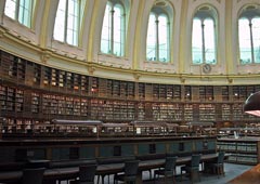Старый читальный зал Британской библиотеки в Лондоне