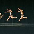 Сцена из балета Biped. Мерс Каннингем Данс Компани