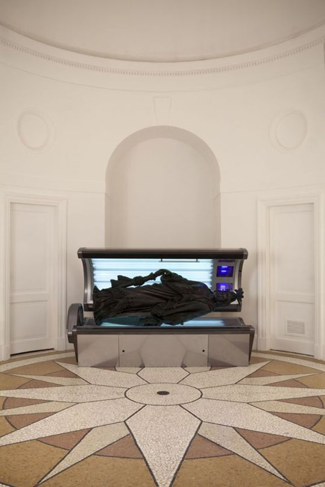 Национальный павильон США. Проект «Armed Freedom Lying in a Sunbed». 54-я Венецианская биеннале. 2011 