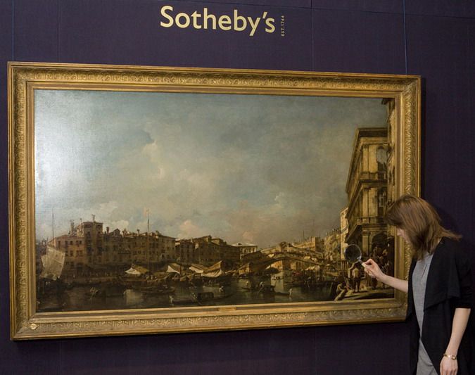 Топ-лотом аукциона старых мастеров Sotheby’s в Лондоне стала картина венецианского художника XVIII века Франческо Гварди «Вид на мост Риальто», ушедшая с молотка за $42,9 млн.