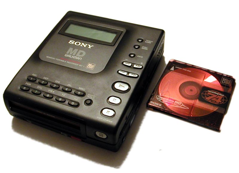 В сентябре этого года компания Sony полностью прекратит выпуск плееров, использующих мини-диски — MiniDisc Walkman. Производство кассетных «Уокманов» было свернуто в прошлом году.