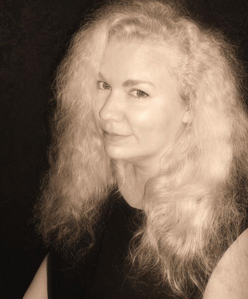 ​Американская писательница Лоран Донер заключила контракт с издательством Ellora's Cave сразу на 75 книг. Донер, по основному роду деятельности домохозяйка, специализируется на эротических романах.