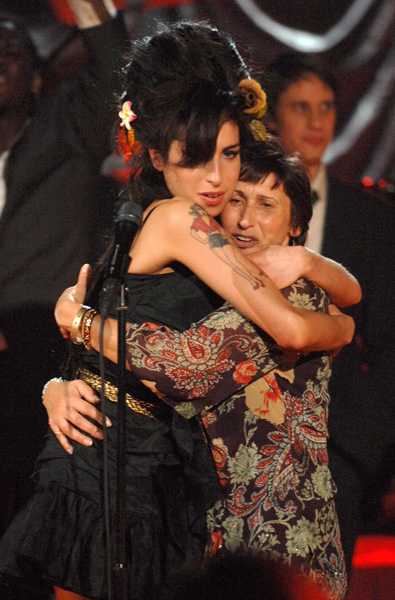 Эми Уайнхаус и ее мать Дженис на 50-й ежегодной церемонии вручения наград Grammy, 10 февраля 2008