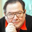 Сегодня, 3 августа, на 69-м году жизни в Москве после тяжелой болезни умер пианист и музыкально-общественный деятель, профессор Московской консерватории Николай Петров.