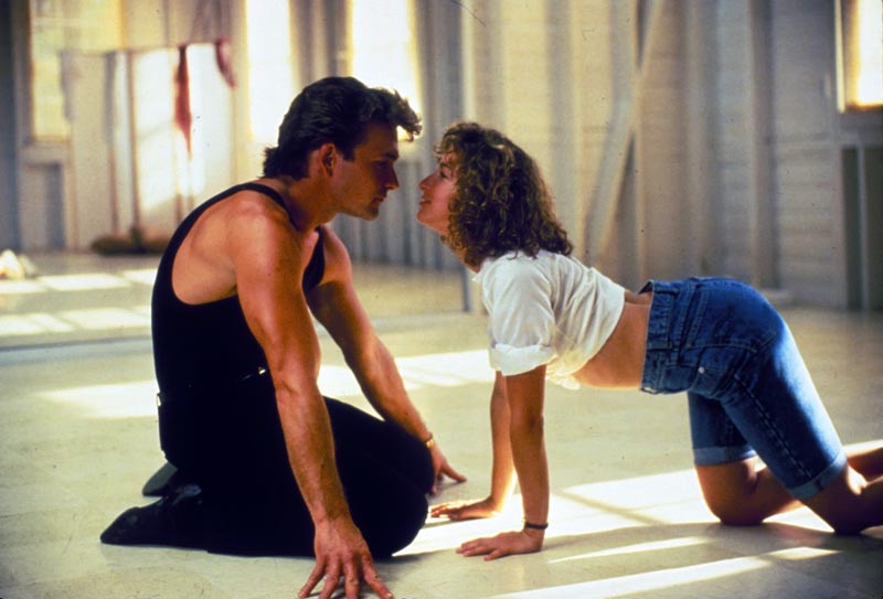 После провала сиквела «Грязных танцев» в 2004 году, студия Lionsgate приняла решение снять ремейк оригинальной картины. Режиссером назначен Кенни Ортега, который четверть века назад ставил танцы с Патриком Суэйзи и Дженнифер Грей.