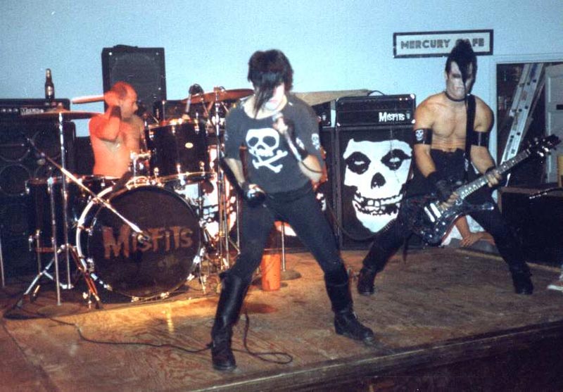 Участники группы Misfits, создавшей 35 лет назад хоррор-панк, рассказали подробности о «The Devil's Rain», своем первом полноценном альбоме с 1999 года.