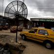 Фирменный магазин студии Famutsa Film Productions, часть большого видеорынка в Лагосе 