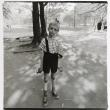 Диан Арбюс. Ребёнок с игрушечной гранатой в Центральном парке. 1962 