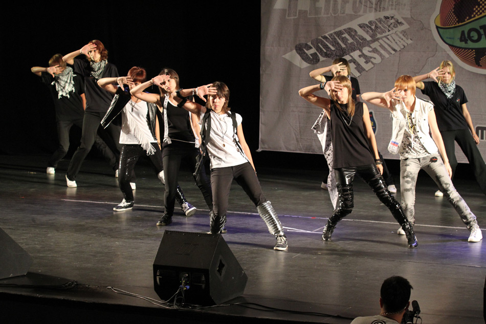 Группа DAS~ProJect, танцующая «Lucifer» SHINee. 2011 K-Pop Cover Dance Festival. 6 сентября 2011 - Галина Султанова