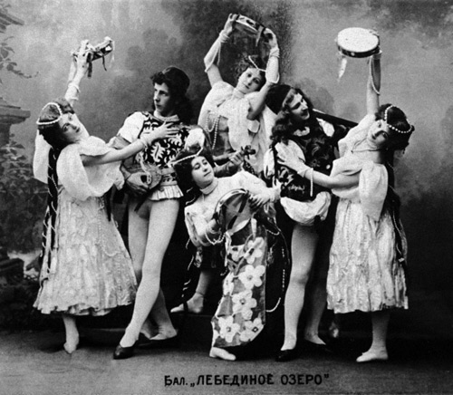 Сцена из балета «Лебединое озеро» в постановке Большого театра. 1912