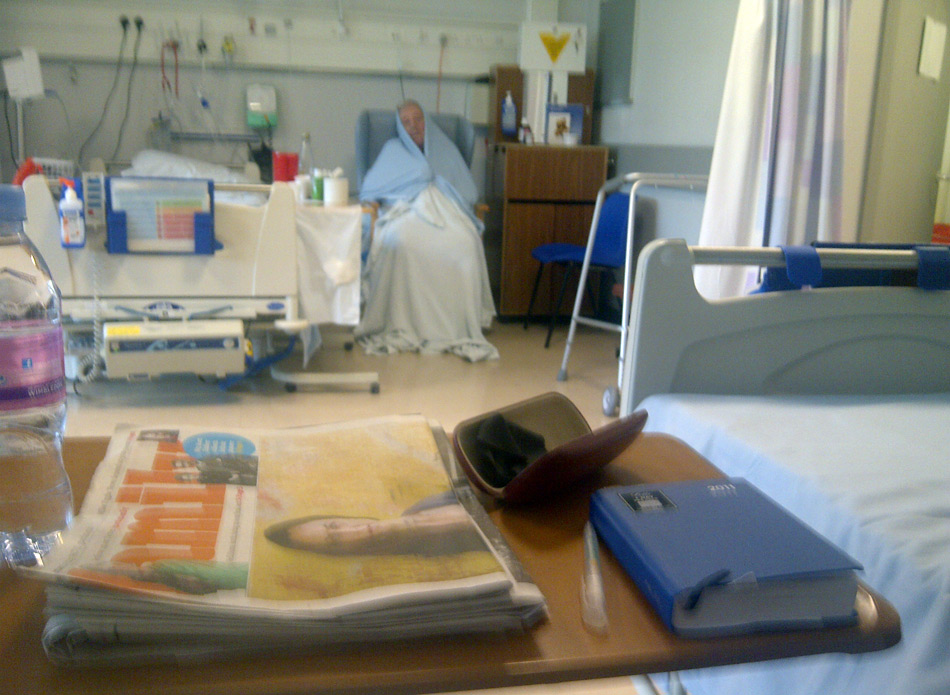 В больничной палате напротив меня лежал восьмидесятилетний Сэм