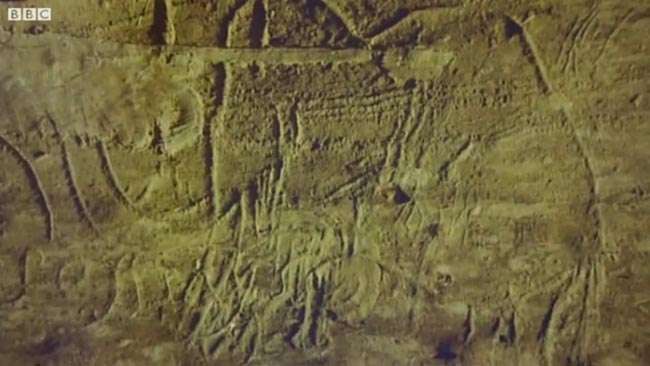 Исследователям удалось с большой степенью точности определить возраст авторов рисунков в Пещере ста мамонтов на западе Франции, известной своими доисторическими наскальными изображениями. Некоторым первобытным художникам было от трех до семи лет.
