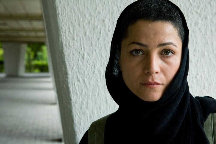 ​Иранский суд приговорил актрису Марзие Вафамехр к году тюремного заключения и 90 ударам плетьми за роль в австралийском фильме «Мой продажный Тегеран» (2009), который был показан на международном кинофестивале в защиту прав женщины.