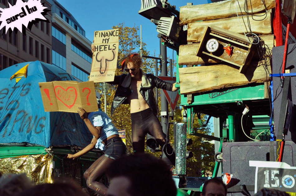 Участники всемирной акции протеста. 15 октября 2011. Берлин, Германия