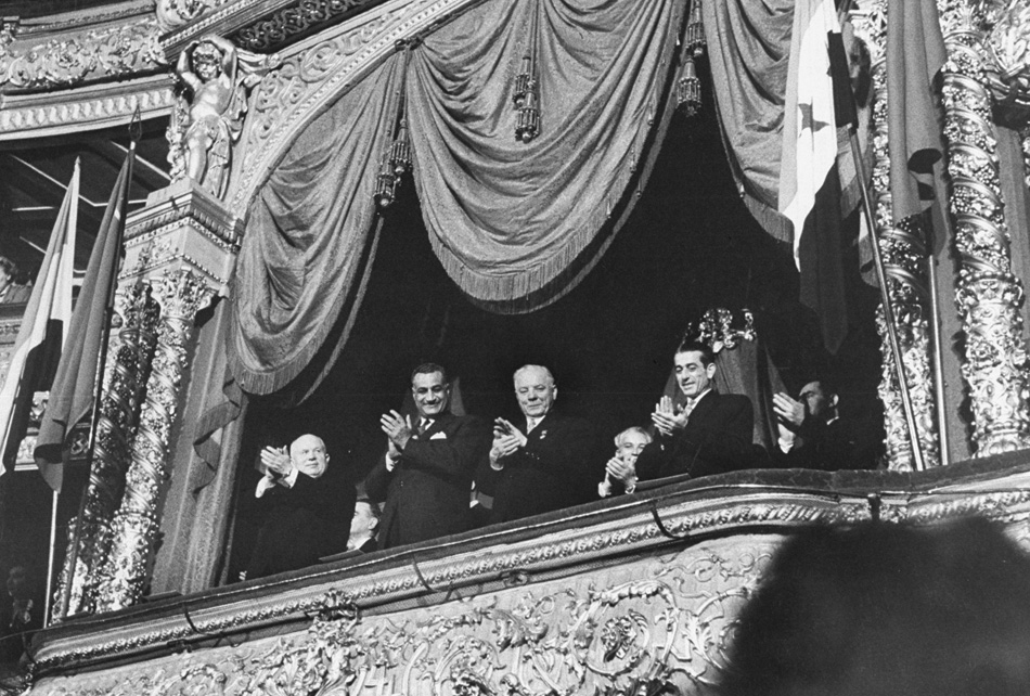 Слева направо: 1-й Первый секретарь ЦК КПСС Никита Хрущев, президент Египта Гамаль Абдель Насер, 3-й Председатель Президиума Верховного Совета СССР Климент Ворошилов и спикер парламента Сирии Акрам аль-Хаурани в центральной ложе Большого театра, 1 Мая 1958 года