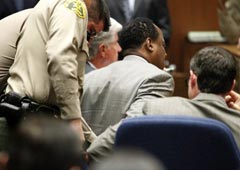 Конрада Мюррея берут под стражу в зале суда. Лос-Анджелес, 7 ноября 2011 года
