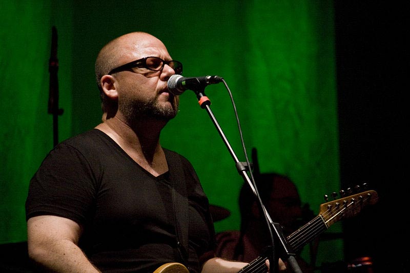 Лидер альт-рокеров Pixies Фрэнк Блэк создал собственный звукозаписывающий лейбл под названием The Bureau.