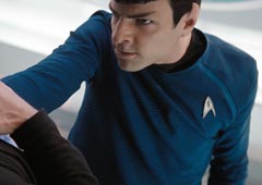 Закари Куинто в роли члена команды корабля  USS Enterprise  Спока в фильме «Звездный путь» 2009 года