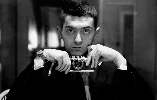 В понедельник, 28 ноября, в Московском Мультимедиа Арт Музее (МАММ) в рамках выставки «Стэнли Кубрик. Истории в фотографиях 1945–1950» состоится дискуссия, посвященная творчеству режиссера.