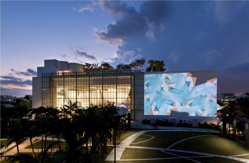 В четверг, 1 декабря, открывается крупнейшая и престижнейшая художественная ярмарка в США, «Арт-Базель Майами-Бич». В этом году в ней примут участие 260 галерей из Северной Америки, Европы, латинской Америки, Азии и Африки, которые представят работы более двух тысяч художников.