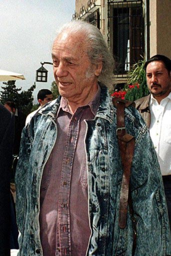 Чилийский поэт Никанор Парра, которому в сентябре исполнилось 97 лет, стал лауреатом Премии Сервантеса, главной литературной награды испаноязычного мира.