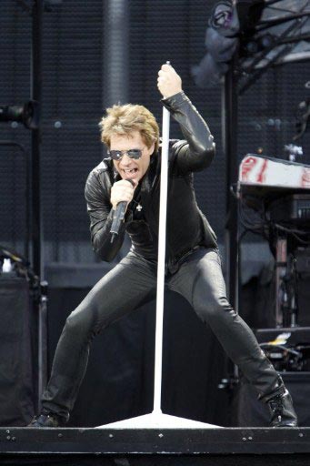 Американский рокер Джон Бон Джови 14 апреля 2012 года выступят на сцене московского спорткомплексак «Олимпийский» — это будет первый большой сольный концерт музыканта в России.