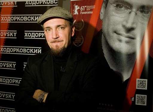 Прокат фильма «Ходорковский» продлен в кинотеатре «Эльдар» до 31 декабря. Картину включили в свой репертуар кинотеатры «Звезда» и «Факел», а с 16 декабря начнется ее прокат в Центре фотографии им. братьев Люмьер.