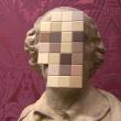 Британский художник Бэнкси выставил в художественной галерее Walker Gallery Национального музея Ливерпуля свое новое произведение «Смертный грех»: бюст священника, лицо которого закрыто маской из «пикселей», выполненных из обычной настенной плитки-мозаики.
