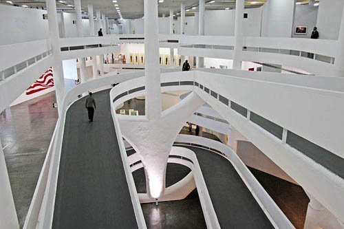 Павильон Ciccillo Matarazzo, в котором проводится биеннале в Сан Паулу 