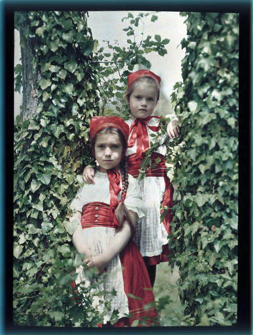 Лиза и Таня Козаковы. Ялта. 1910-1911