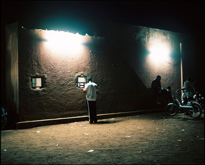 Уличный кинотеатр в Уагадугу. Провинция Кадиого, Буркина-Фасо