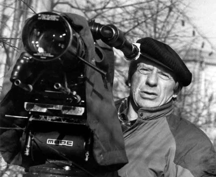 Сегодня, 11 февраля, в возрасте 90 лет после продолжительной болезни скончался кинорежиссер и сценарист Сергей Колосов, автор первого советского сериала «Вызываем огонь на себя».