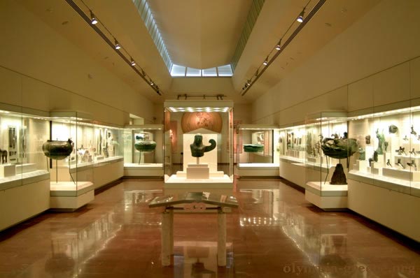 Сегодня, 17 февраля, был ограблен Старый археологический музей Олимпии (Греция). Расследующая дело полиция предполагает «заказ иностранных коллекционеров».