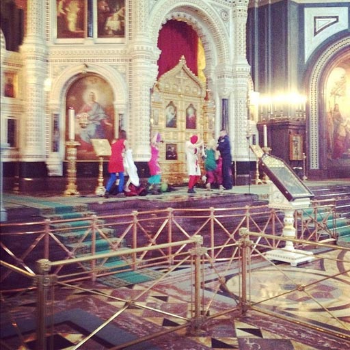 Сегодня, 21 февраля, радикальная феминистская группа Pussy Riot устроила танцы перед иконостасом Храма Христа Спасителя в Москве.