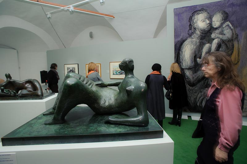 В Москве открылась выставка Генри Мура