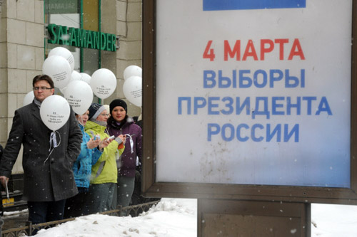 Участники акции «Белый круг» в Москве 26 февраля 2012 г.