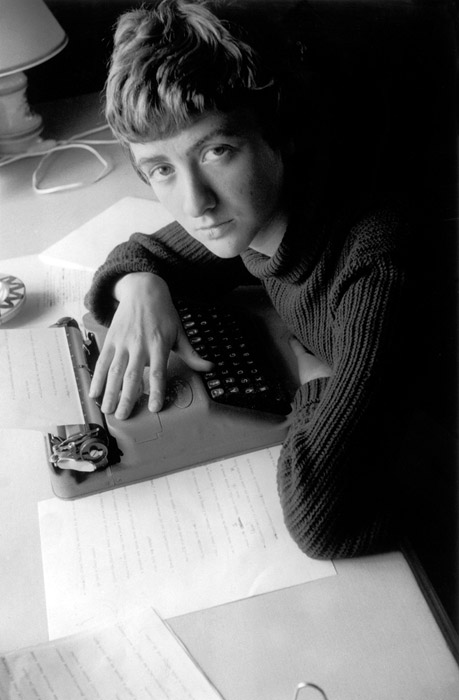 1956. Франсуаза Саган (1935–2004) за пишущей машинкой. Сан-Тропе, Франция 