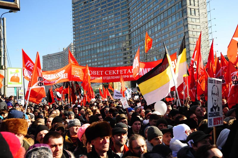 Организаторы протестного шествия 5 мая, на которое планируется вывести миллион человек, не будут согласовывать его с московскими властями, сообщил член оргкомитета акций «За честные выборы» Алексей Навальный.