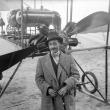 Фотограф Луис Рамон Марин у самолетика. 1910-е годы 