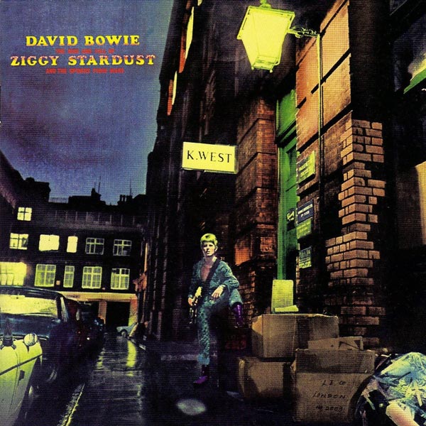 Дэвид Боуи перевыпускает свой концептуальный альбом 1972 года «The Rise and Fall of Ziggy Stardust and the Spiders from Mars» («Взлет и падение Зигги Стардаста и Пауков с Марса»). Повторный выход альбома на виниле и на CD назначен на 5 июня.