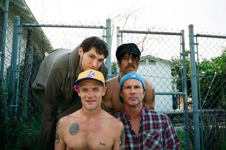 Red Hot Chili Peppers выложили для бесплатного скачивания на своем сайте мини-альбом «2011 Live EP» из пяти треков. Все треки были записаны RHCP во время европейского тура группы в 2011 году.