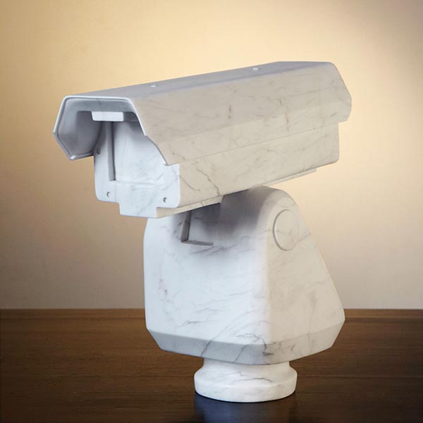 Китайские власти потребовали от находящегося под домашним арестом художника Ай Вэйвэя прекратить трансляцию видео с камер наблюдения, установленных в его доме.
