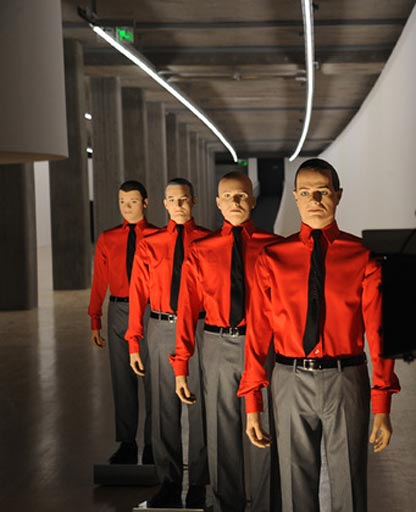 Одновременно с ретроспективой Kraftwerk, проходящей в Нью-Йоркском музее современного искусства (MoMA), немецкие электронщики выпустят ограниченное издание своих альбомов, которое появится в продаже 10 апреля.