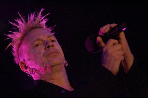 Панк-группа Sex Pistols отклонила приглашение оргкомитета Летних Олимпийских игр 2012 года выступить на их закрытии.